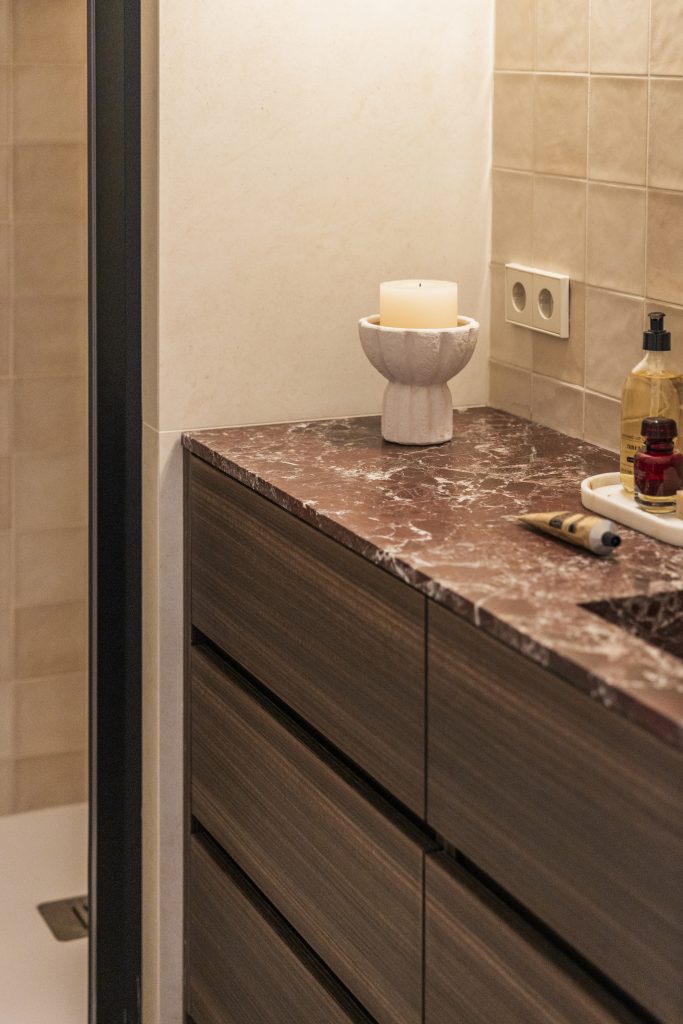 baño granate II